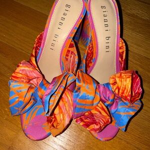 Gianni Bini Vibrant Orange and Pink Heels Size 7